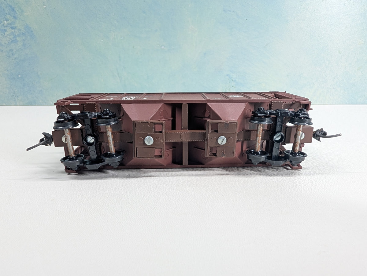 USED Roundhouse HO Scale Covered Hopper Great Northern GN #73976