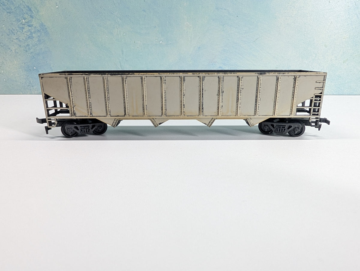 USED HO Scale Hopper Undecorated Gray and Black
