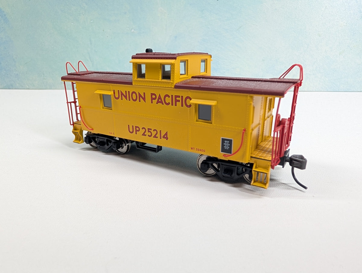 USED Atlas HO Scale Caboose Union Pacific UP #25214 Metal Wheels