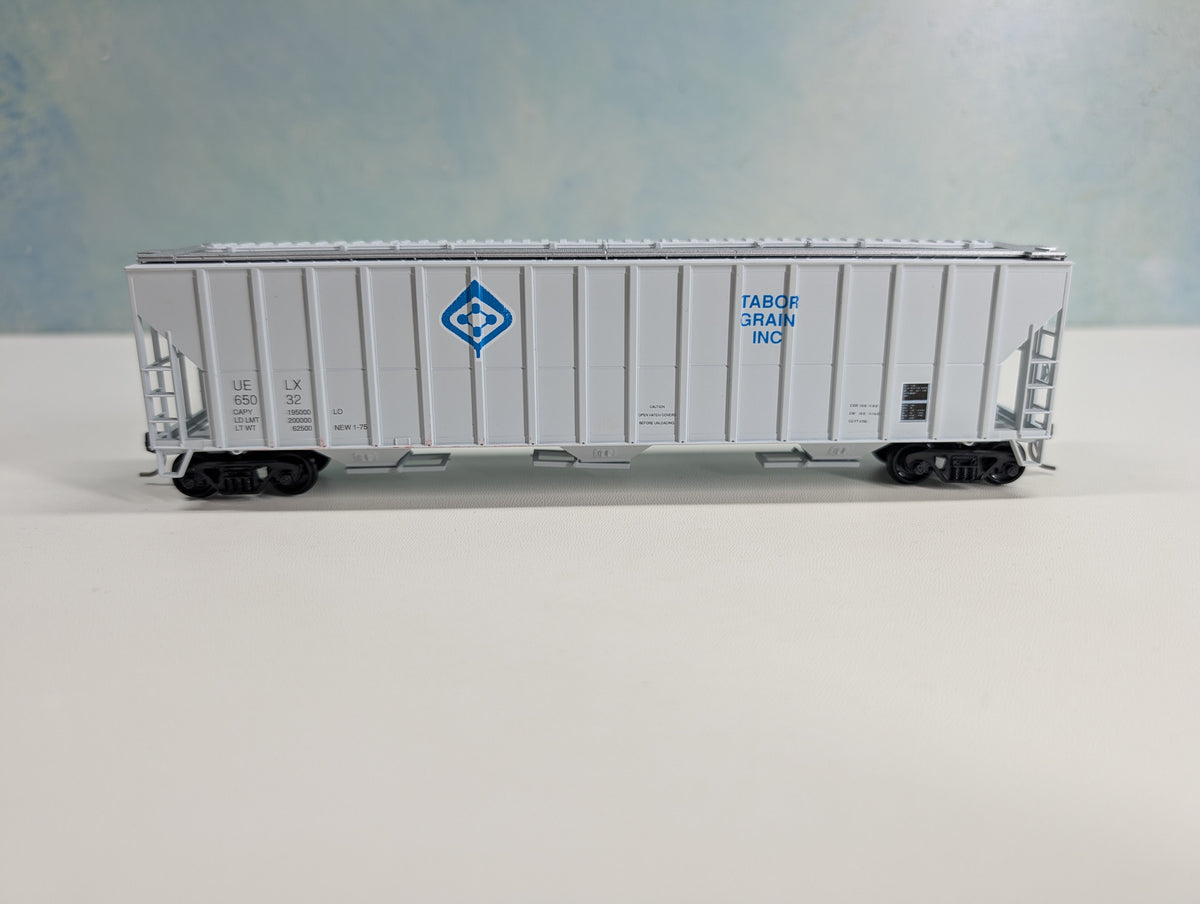 USED Roundhouse HO Scale FMC 4700 cu.ft. 54' 3-Bay Covered Hopper Tabor Grain UELX #65032