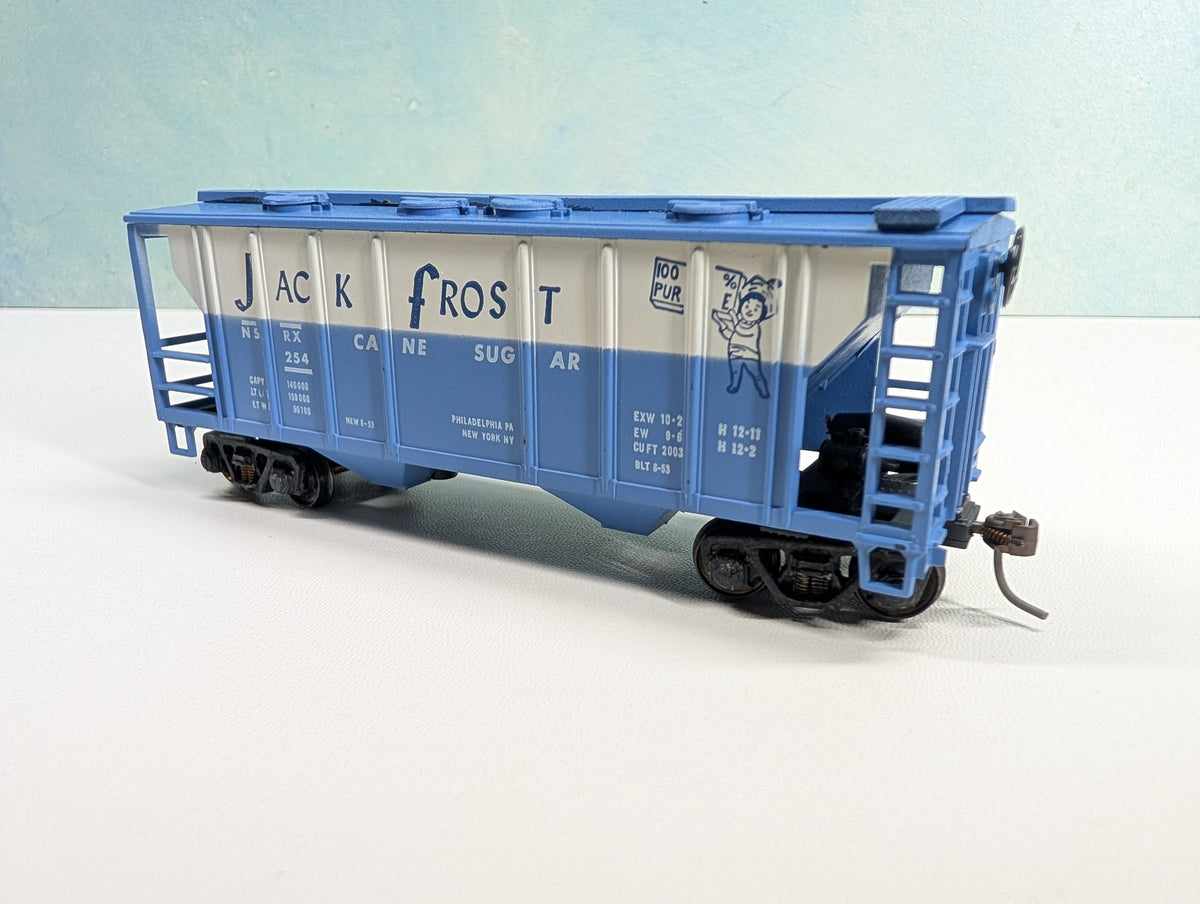 USED Roundhouse HO Scale Covered Hopper, Rare Purple Jack Frost Cane Sugar NSRX #254 Metal Wheels