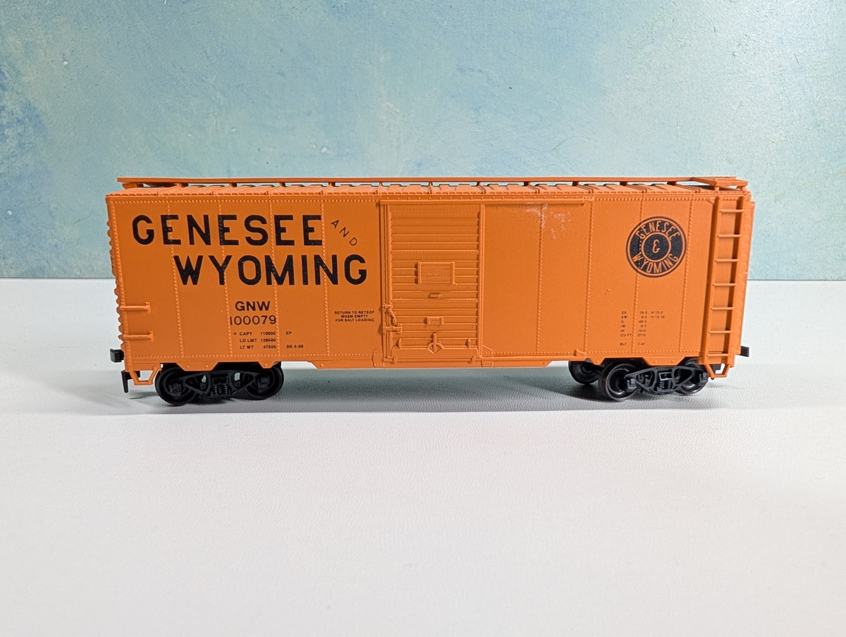 USED Accurail HO Scale 40' Box Car Genessee & Wyoming GNW #100079