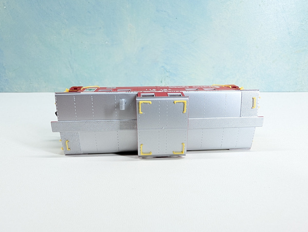USED Life-Like HO Scale Caboose Chessie System WM #901811 Safety First, Metal Wheels