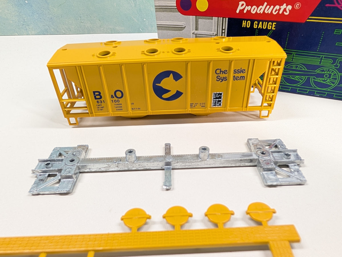 USED Roundhouse HO Scale Covered Hopper Chessie System B&O #631100 KIT