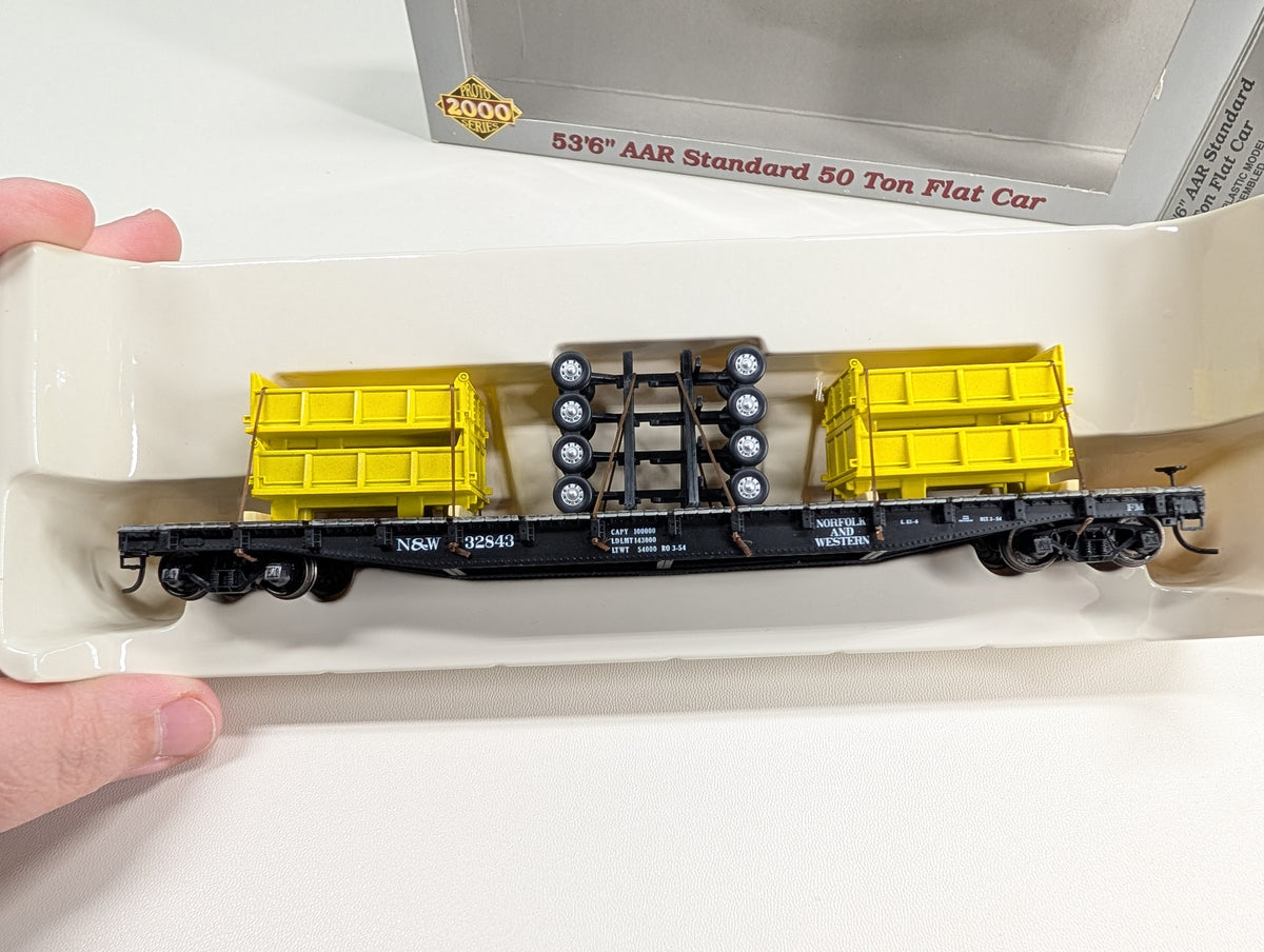 USED Life-Like 920-54532 HO Scale 53'6" AAR Standard Flat Car w/ Wagon Load Norfolk & Western NW #32843 Metal Wheels