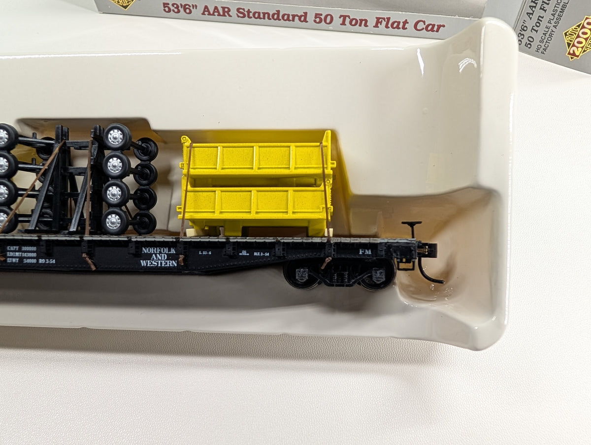 USED Life-Like 920-54532 HO Scale 53'6" AAR Standard Flat Car w/ Wagon Load Norfolk & Western NW #32843 Metal Wheels