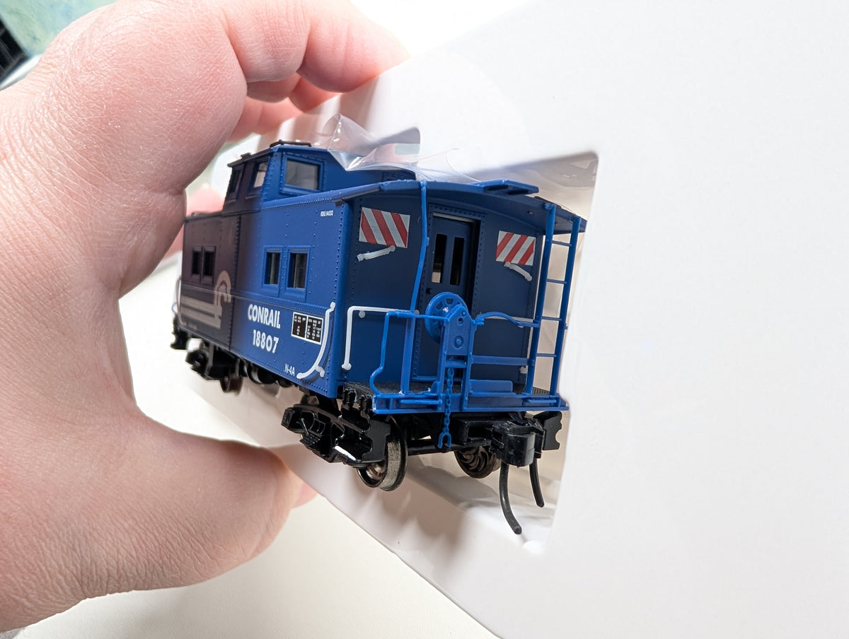 USED Life-Like 8512 HO Scale Center Cupola Steel Caboose Conrail #18807 Metal Wheels