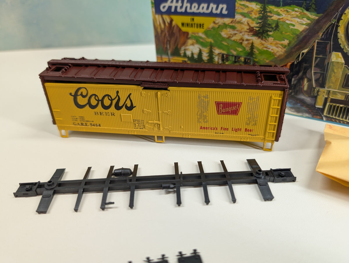 USED Athearn 5203 HO Scale 40' Beer Reefer Coors Beer GARE #5464 KIT