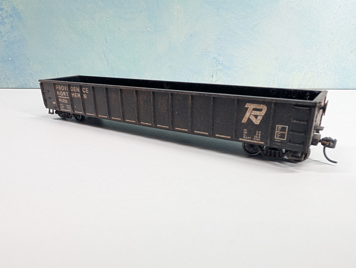 USED Roundhouse HO Scale 52' Gondola, Weathered Providence Northern PN #73531 Metal Wheels