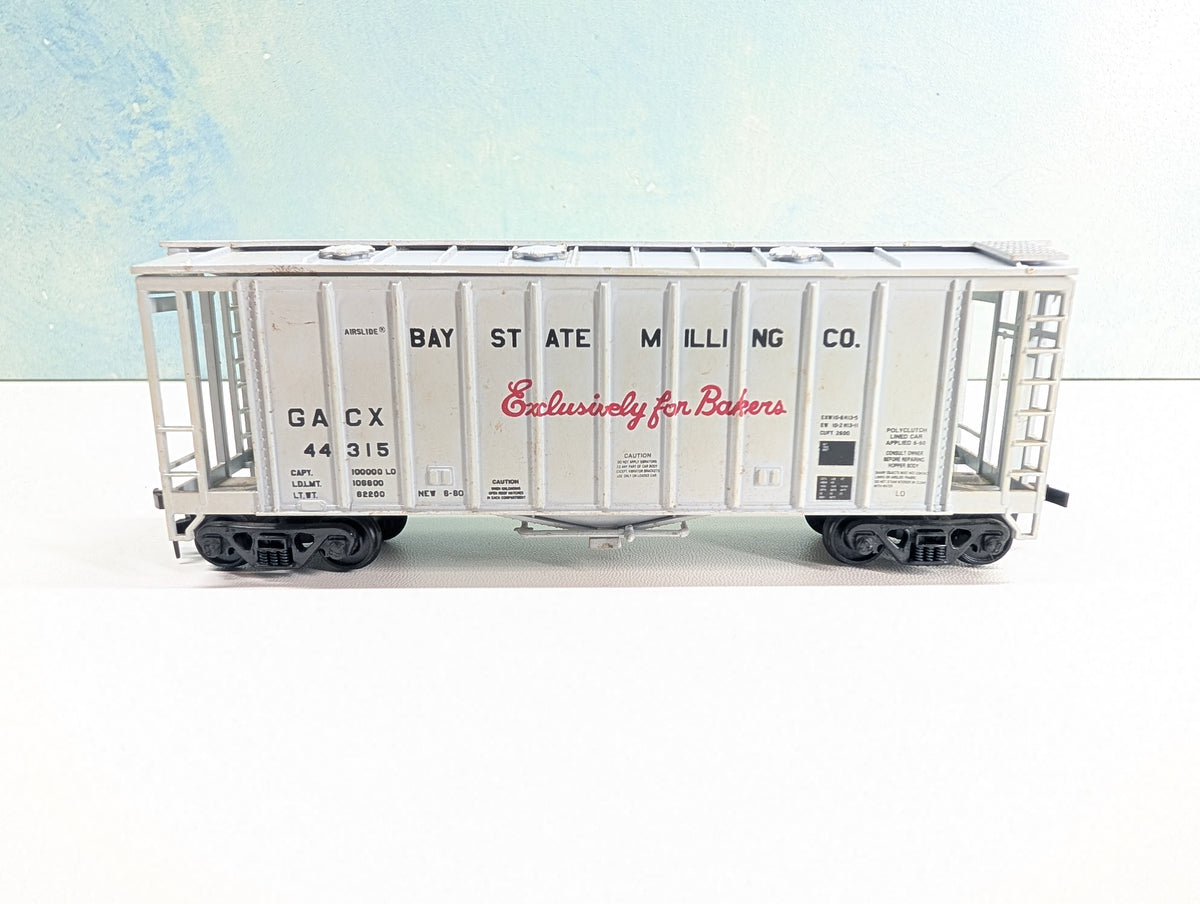 USED Roundhouse HO Scale Airslide Covered Hopper Baystate Milling Co. GACX #44315