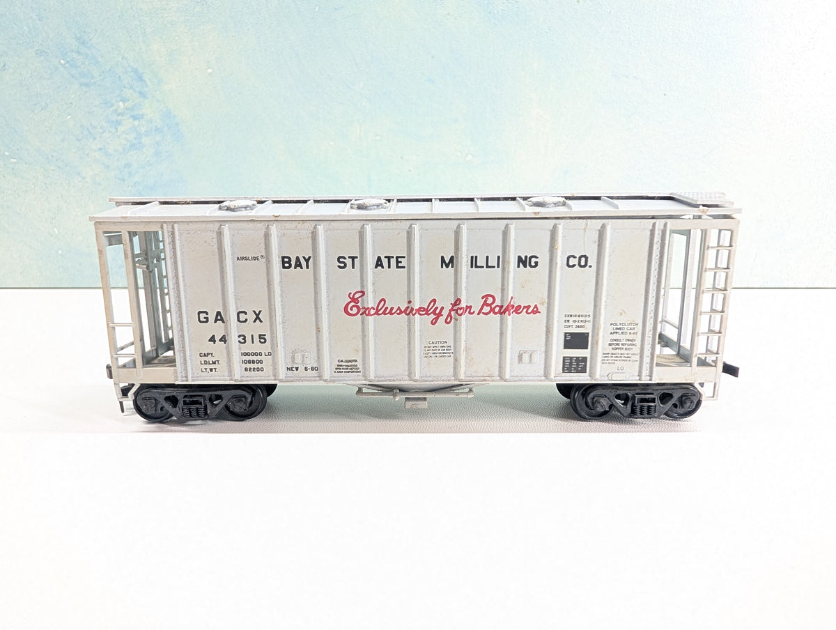 USED Roundhouse HO Scale Airslide Covered Hopper Baystate Milling Co. GACX #44315
