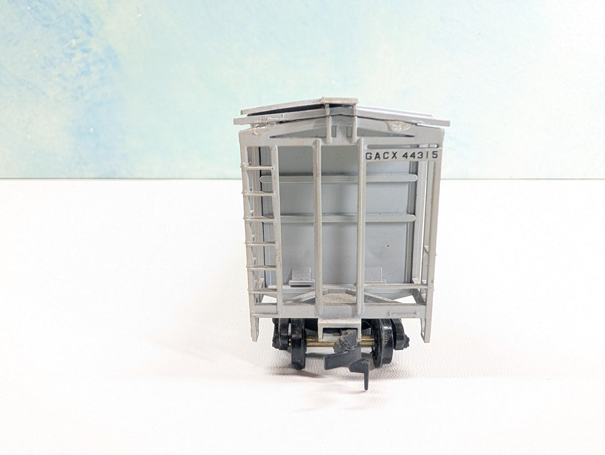 USED Roundhouse HO Scale Airslide Covered Hopper Baystate Milling Co. GACX #44315