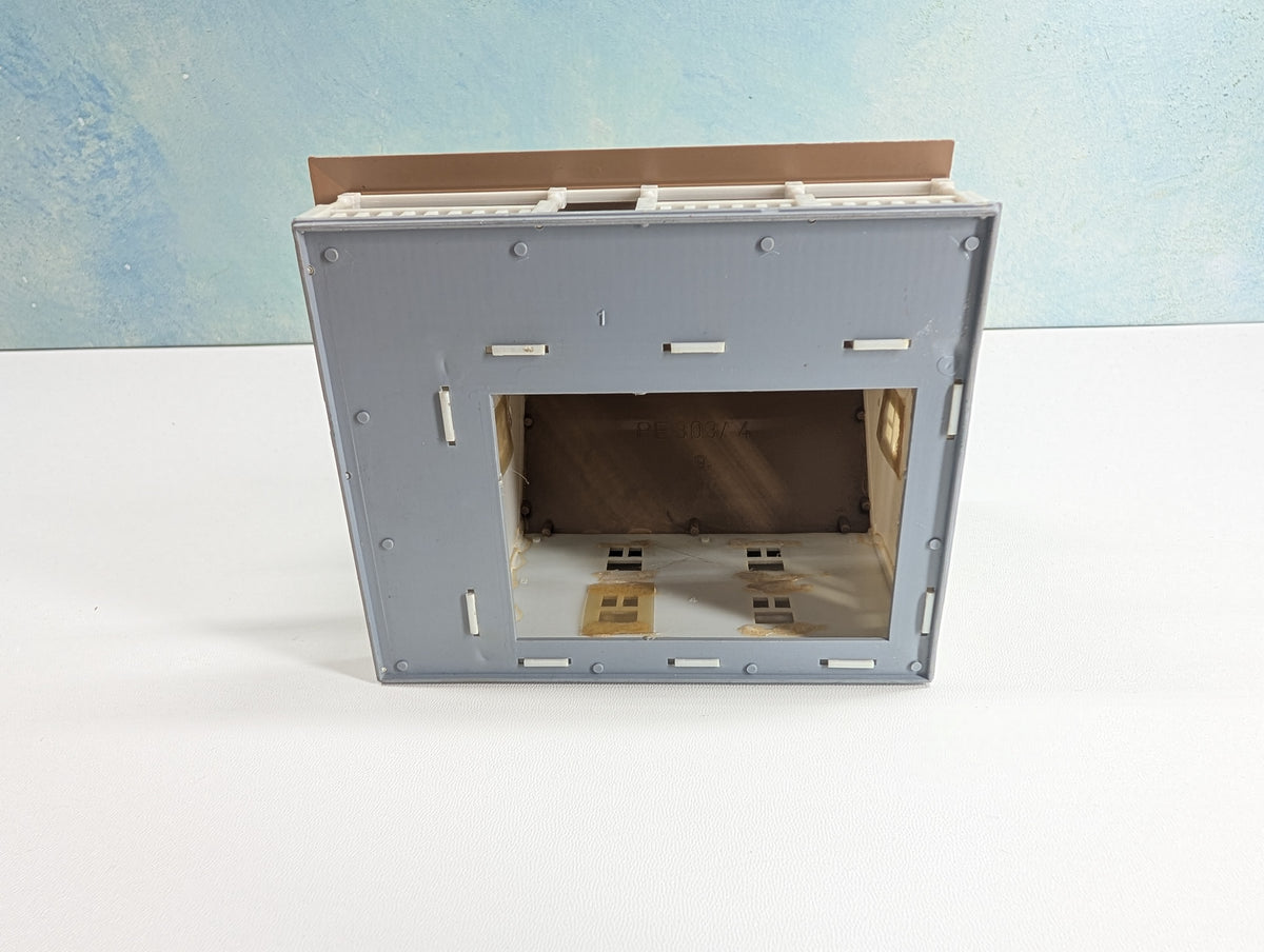 USED HO Scale Light Brown Farmhouse