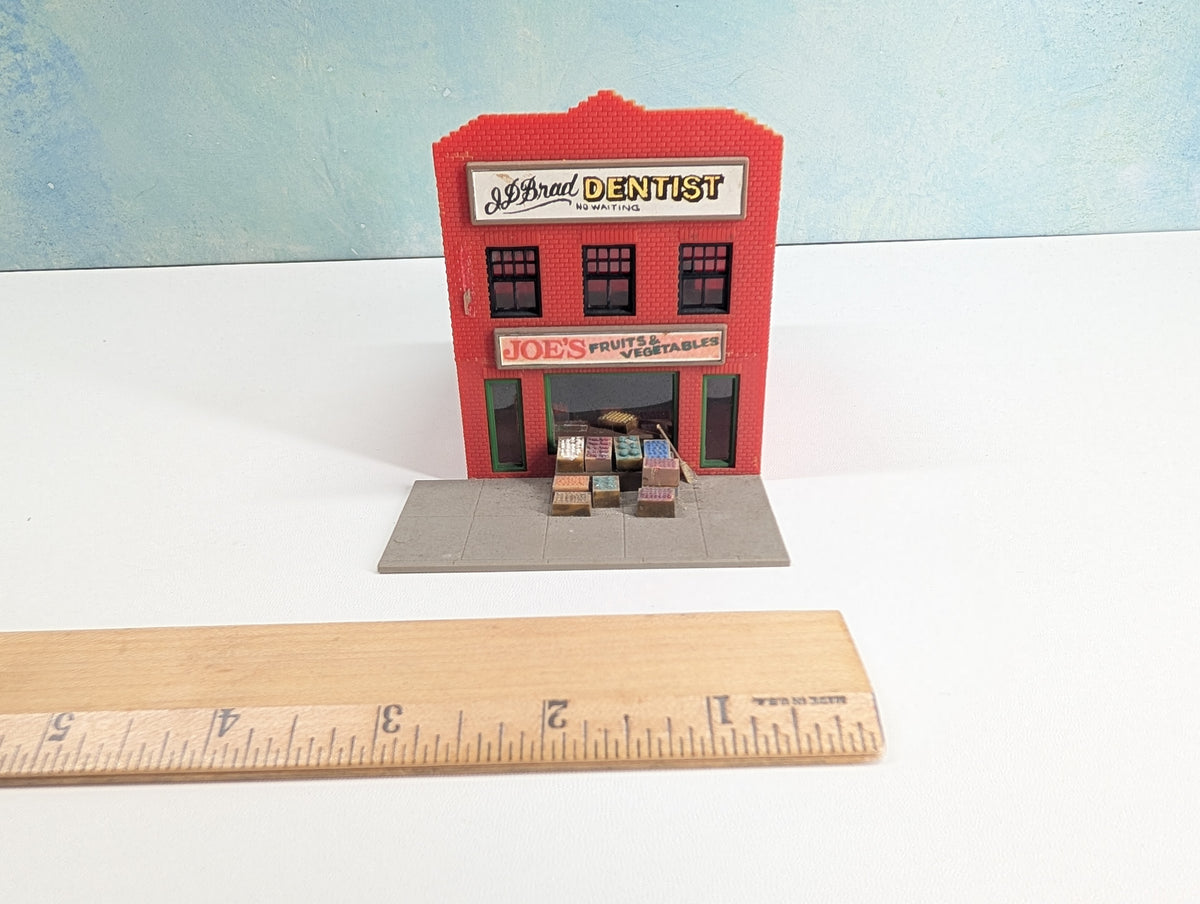 USED Tyco HO Scale JD Brade Dentist, Joe's Fruits & Vegetables, Brick Storefront