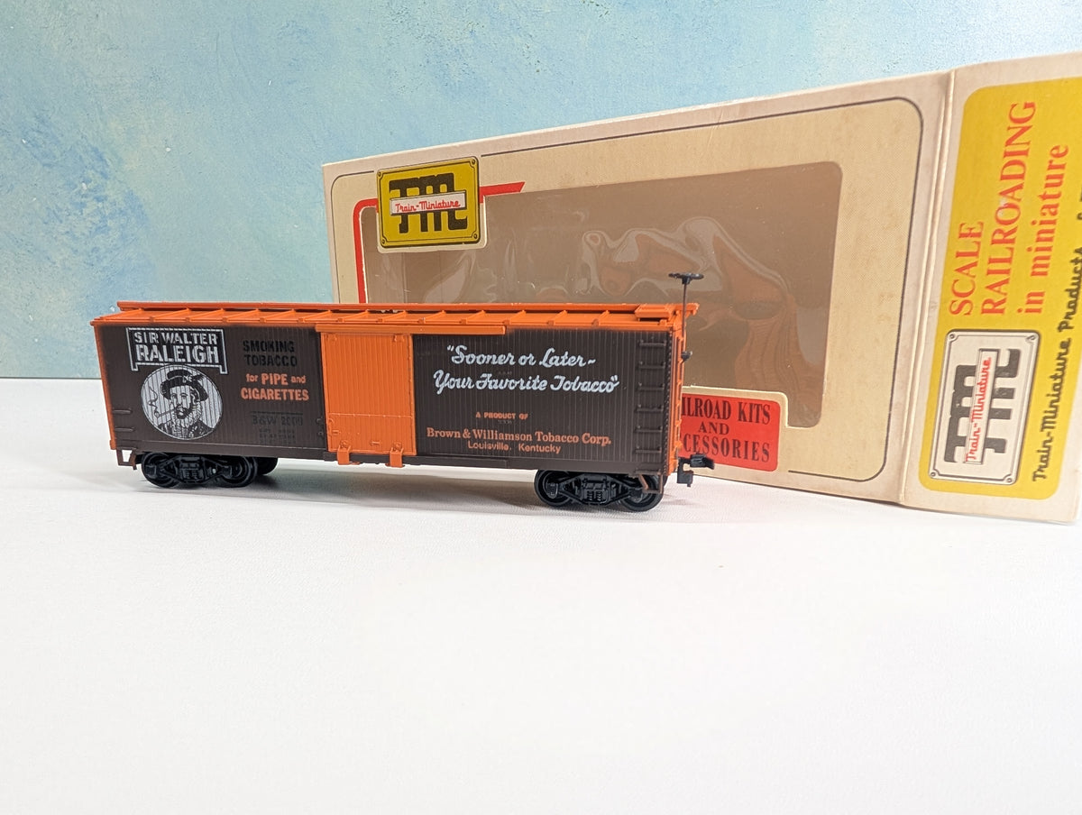 USED TRAIN MINIATURE 2709 HO Scale 40' Wood Box Car, Tobacco Series Sir Walter Raleigh B&W #2009