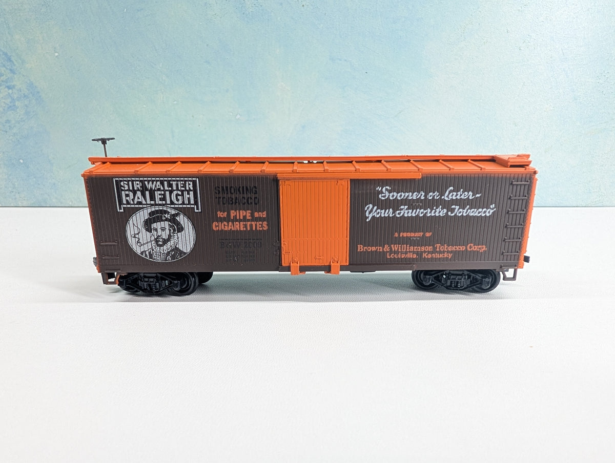 USED TRAIN MINIATURE 2709 HO Scale 40' Wood Box Car, Tobacco Series Sir Walter Raleigh B&W #2009