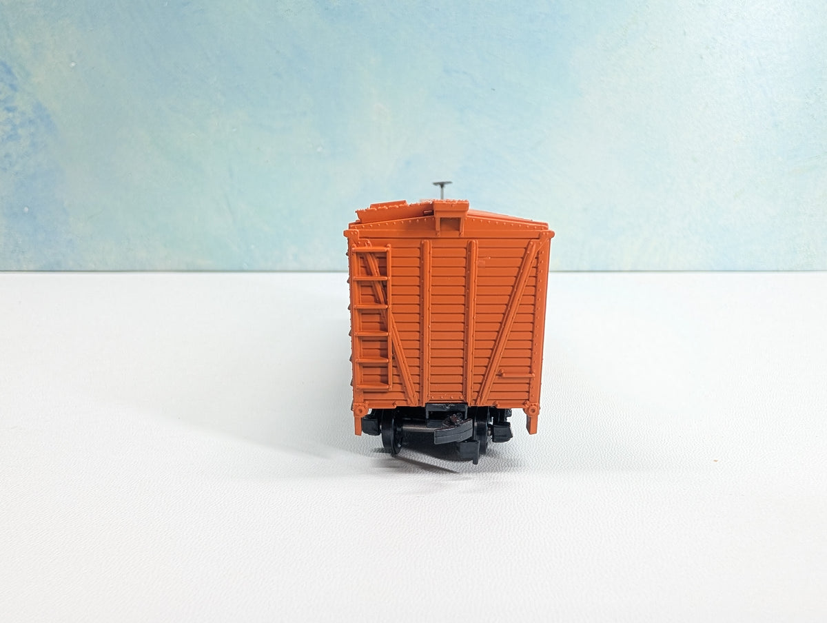USED TRAIN MINIATURE 2709 HO Scale 40' Wood Box Car, Tobacco Series Sir Walter Raleigh B&W #2009