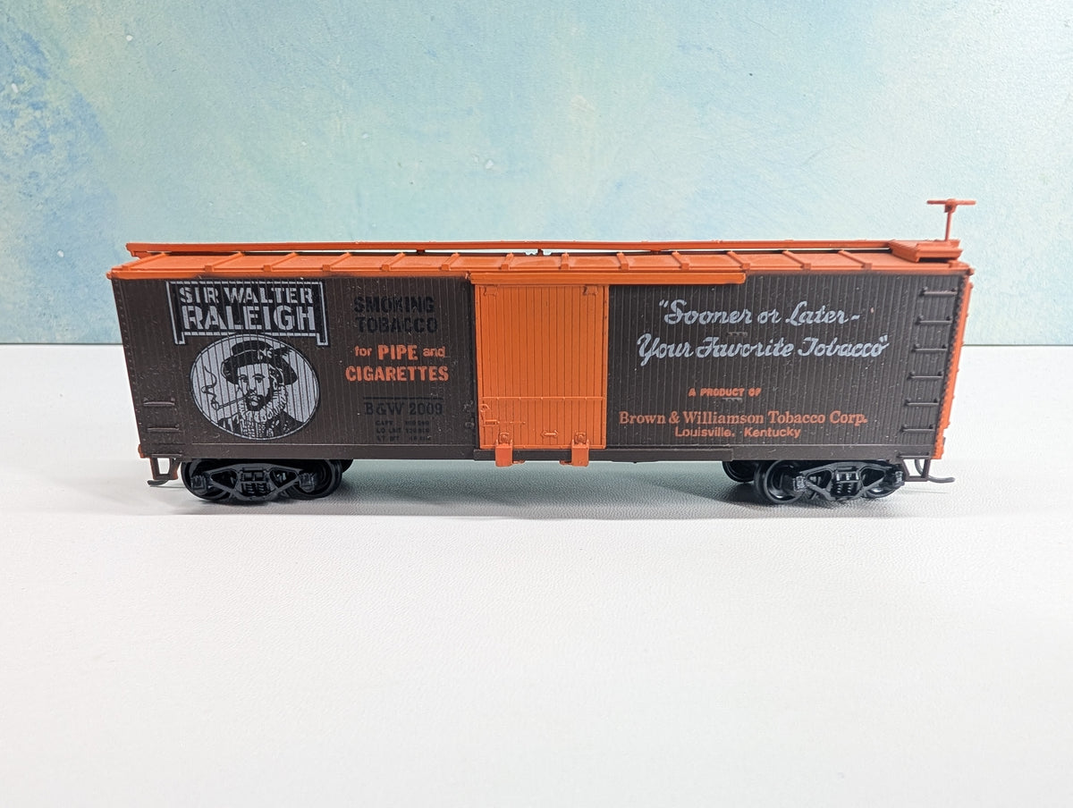 USED TRAIN MINIATURE HO Scale 40' Wood Box Car, Tobacco Series Sir Walter Raleigh B&W #2009