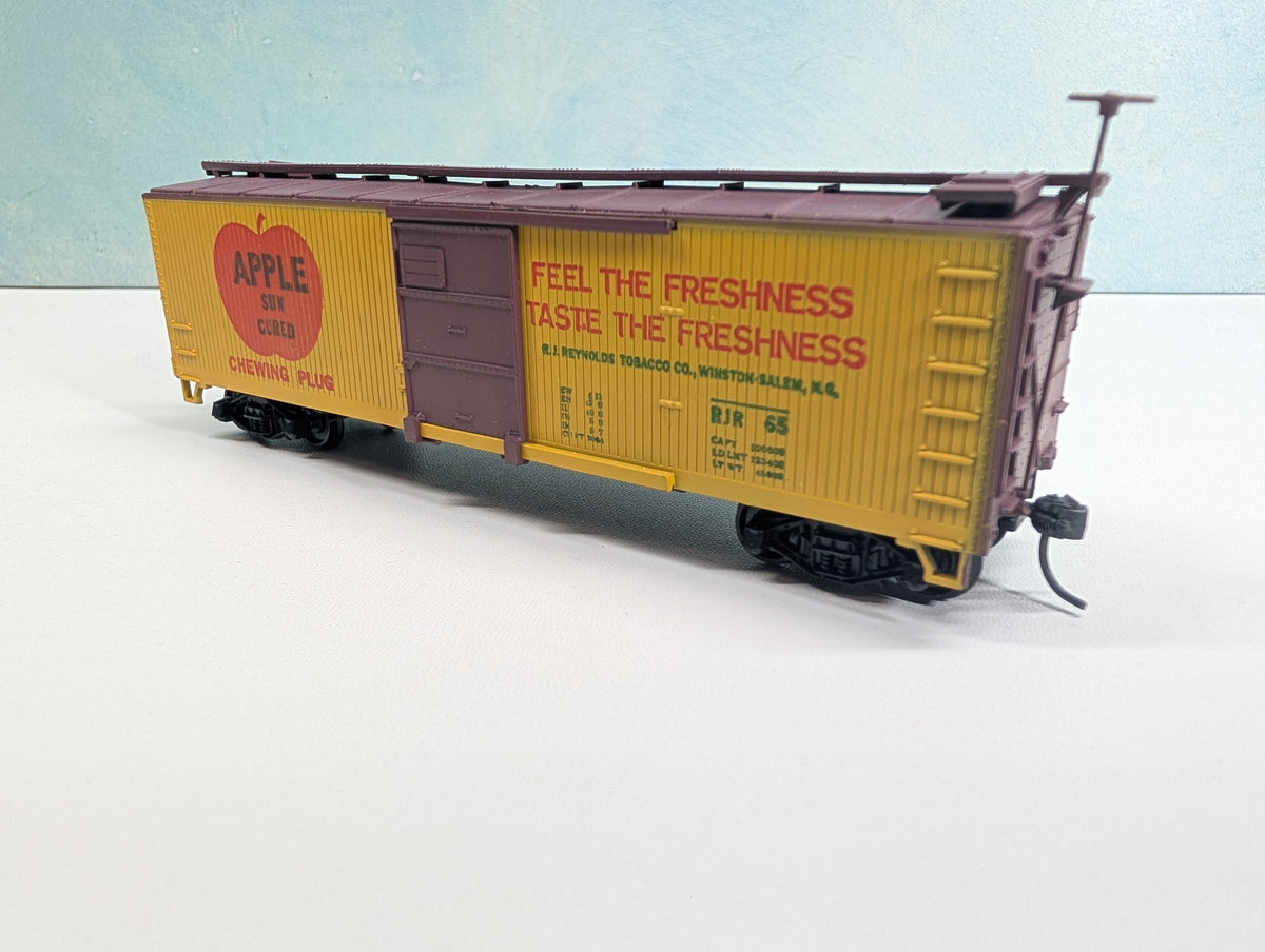 USED TRAIN MINIATURE HO Scale 40' Wood Box Car, Tobacco Series Apple Chewing Plug RJR #65