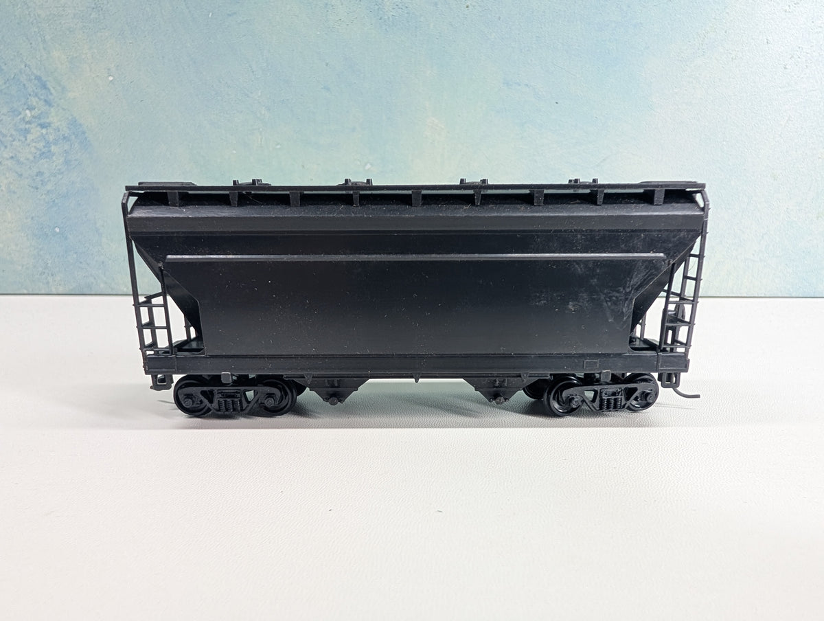 USED Athearn HO Scale 2 Bay Covered Hopper Black Undecorated