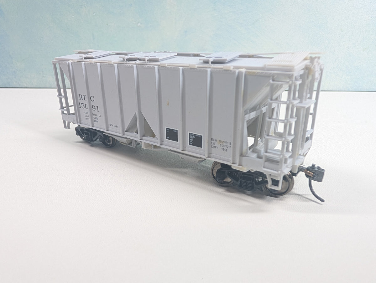 USED Bowser HO Scale Covered Hopper Reading RDG #15091 Metal Wheels