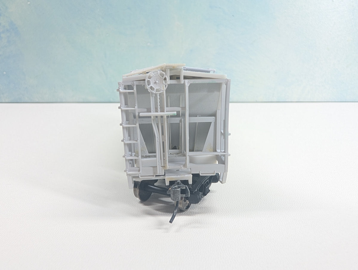 USED Bowser HO Scale Covered Hopper Reading RDG #15091 Metal Wheels