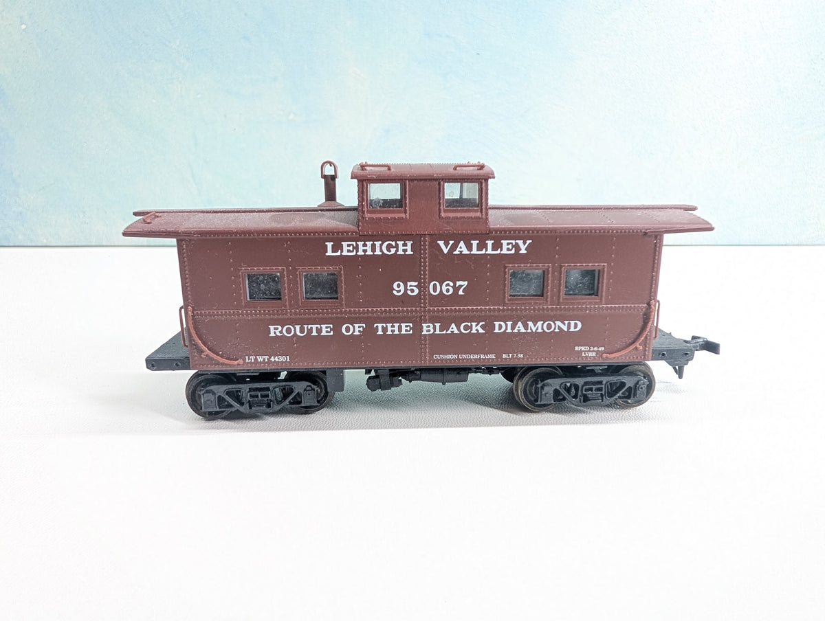 USED Life-Like HO Scale Caboose Lehigh Valley LV #95067 Route of the Black Diamond, Proto2000
