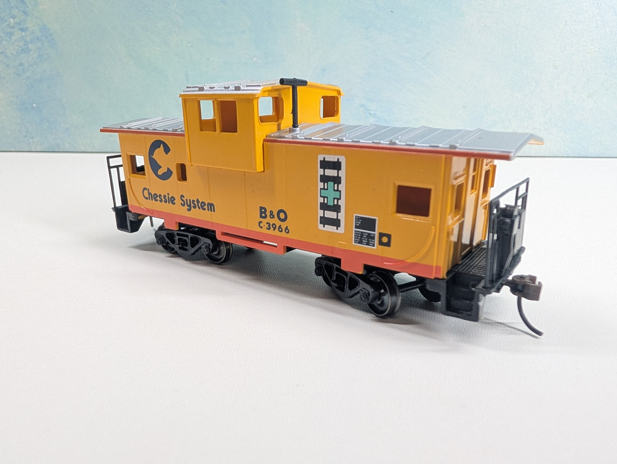 USED Bachmann HO Scale Caboose Chessie System B&O #C-3966 Metal Wheels