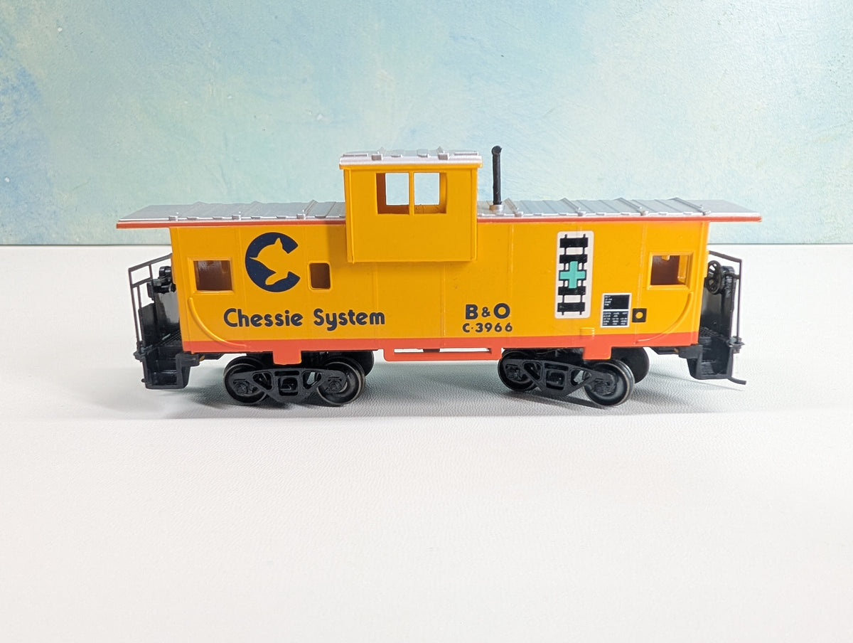 USED Bachmann HO Scale Caboose Chessie System B&O #C-3966 Metal Wheels