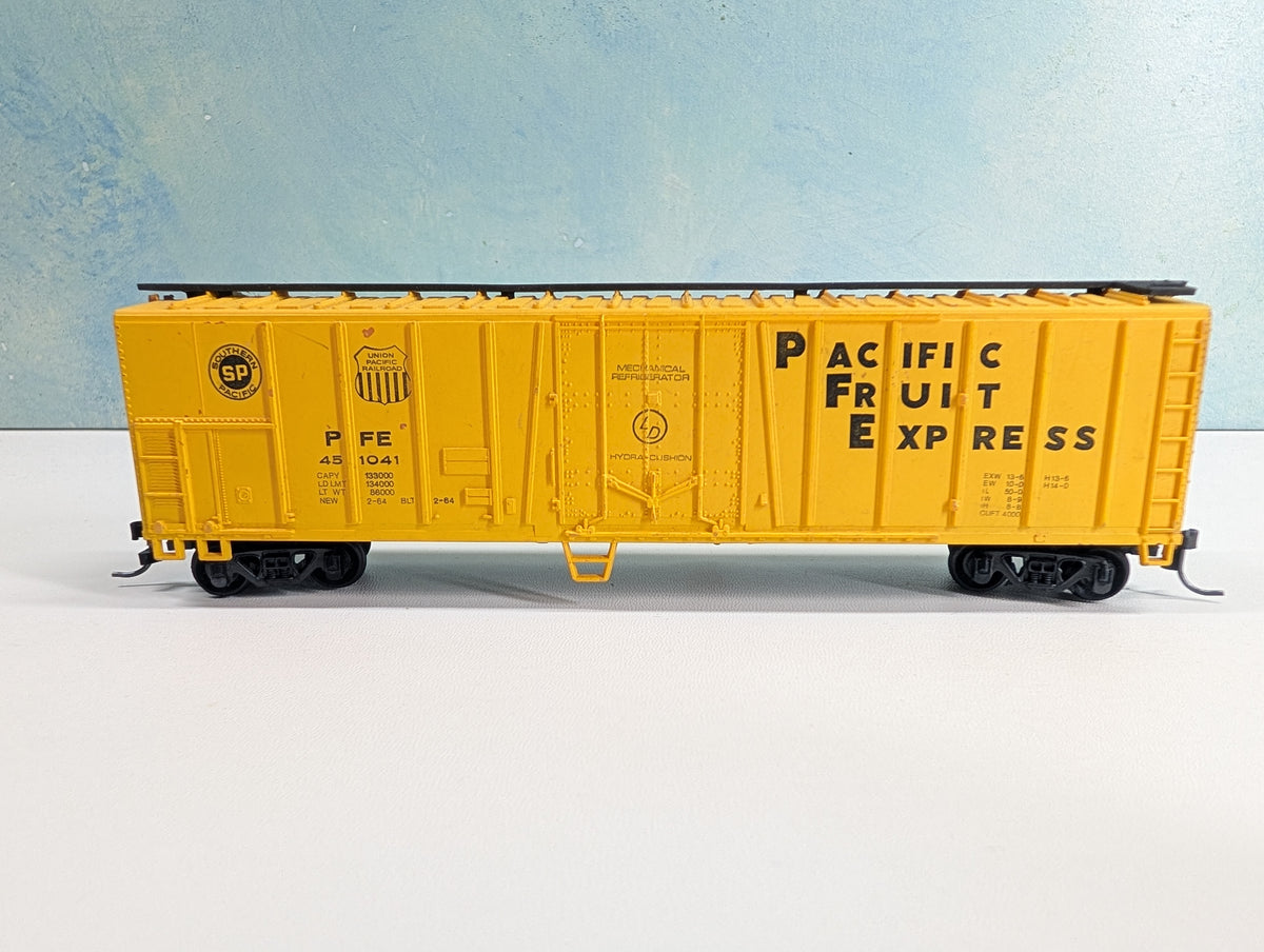 USED HO Scale 50' Box Car Pacific Fruit Express PFE #451041
