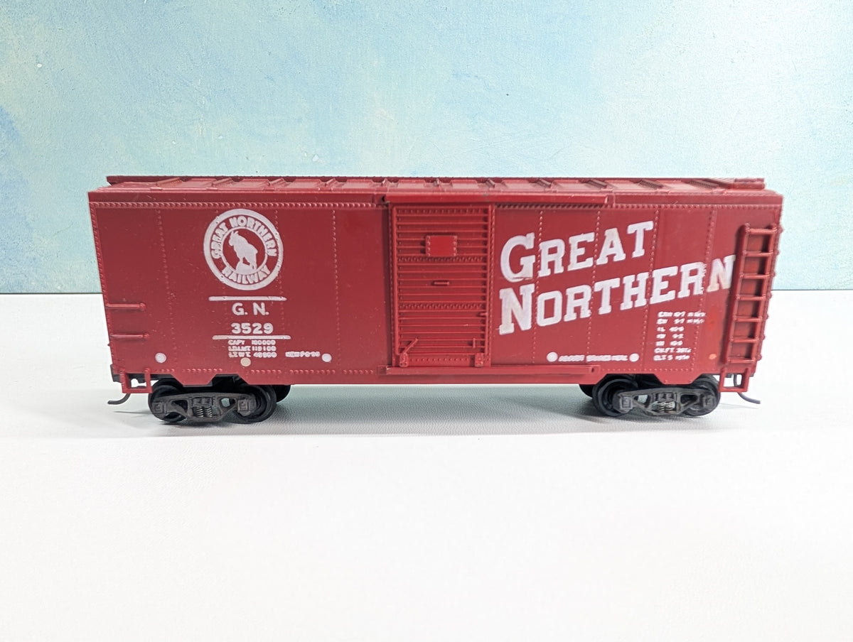 USED Varney HO Scale 40' Box Car Great Northern GN #3529