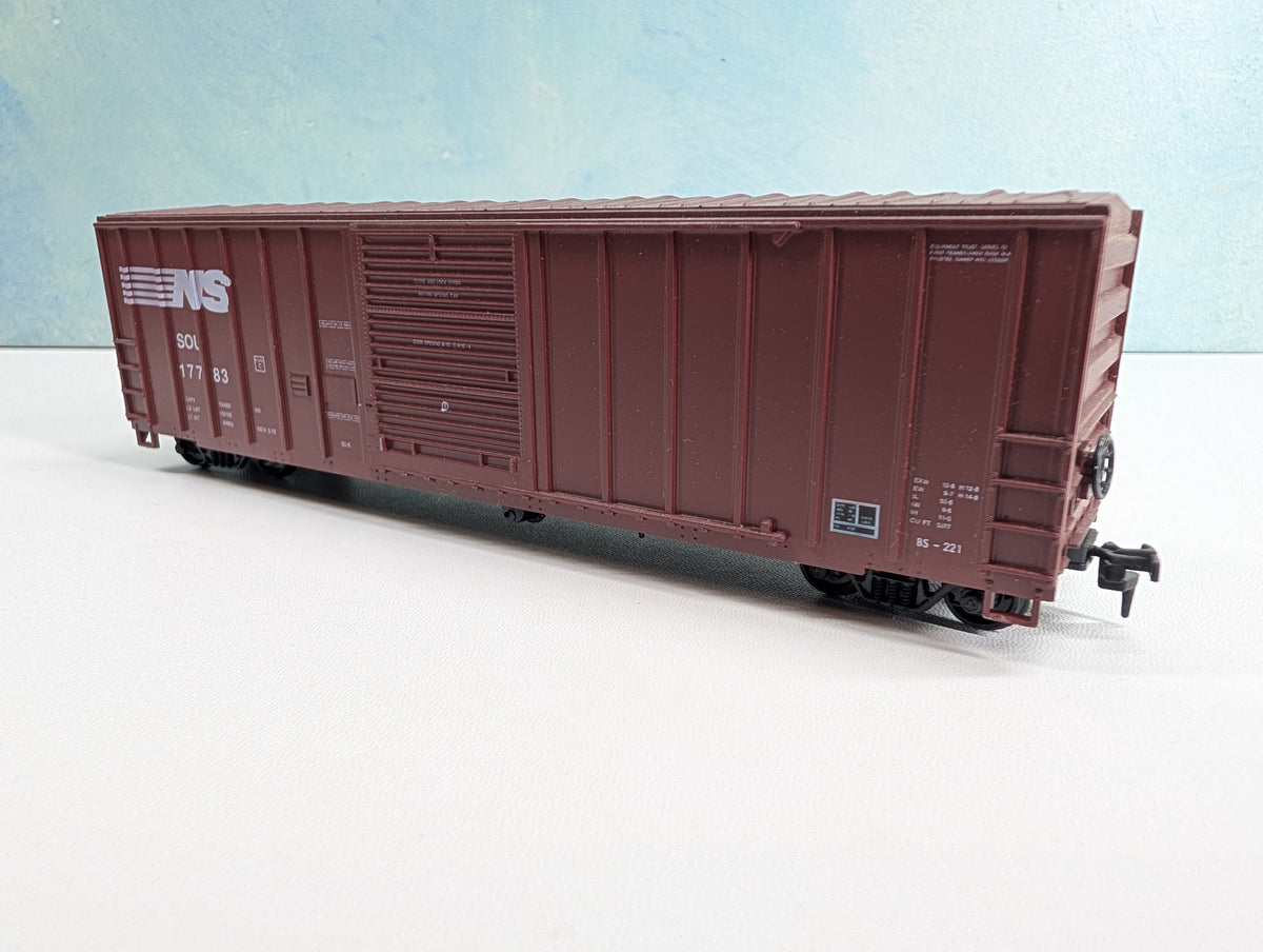 USED Roundhouse HO Scale 50' Box Car Norfolk Southern SOU #17783