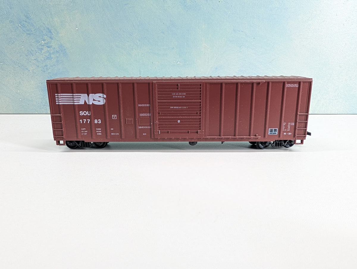 USED Roundhouse HO Scale 50' Box Car Norfolk Southern SOU #17783