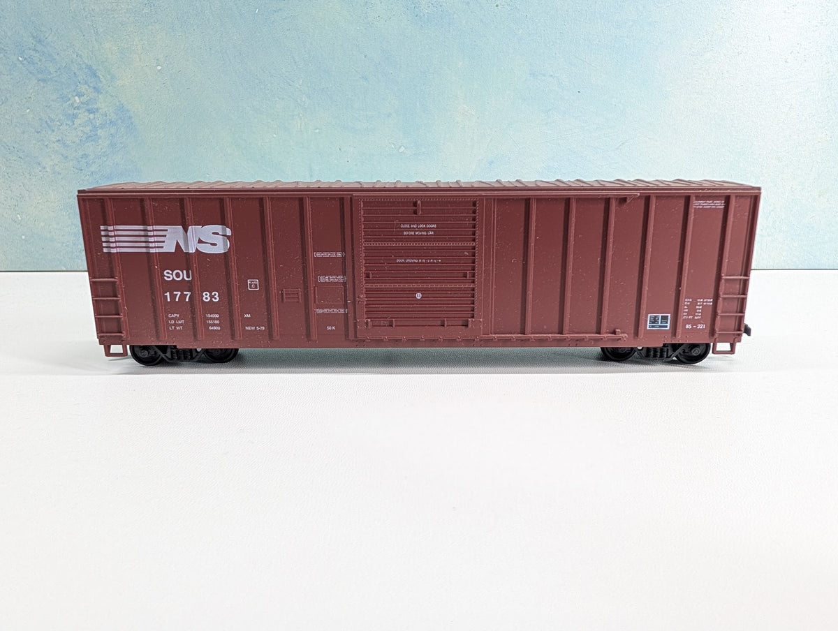 USED Roundhouse HO Scale 50' Box Car Norfolk Southern SOU #17783