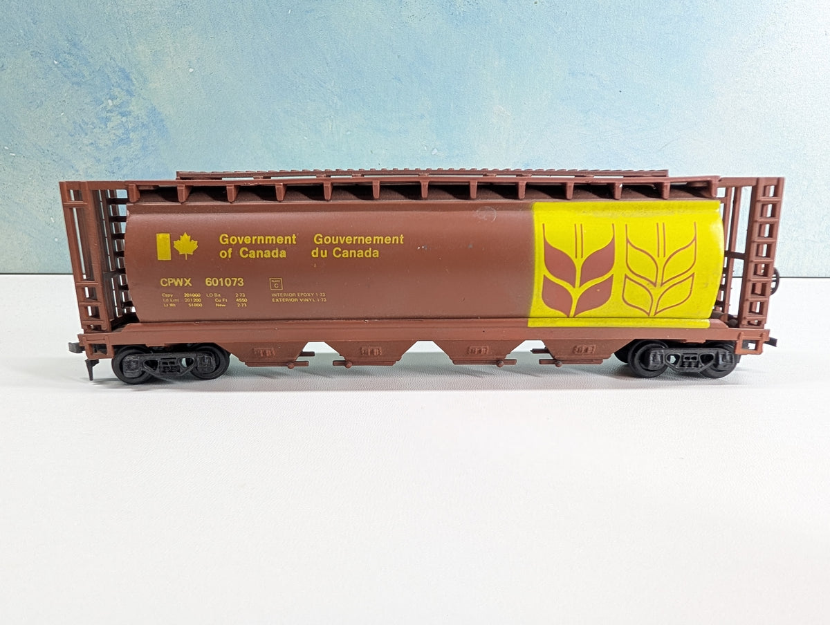 USED HO Scale Cylindrical Covered Hopper Government of Canada CPWX #601073