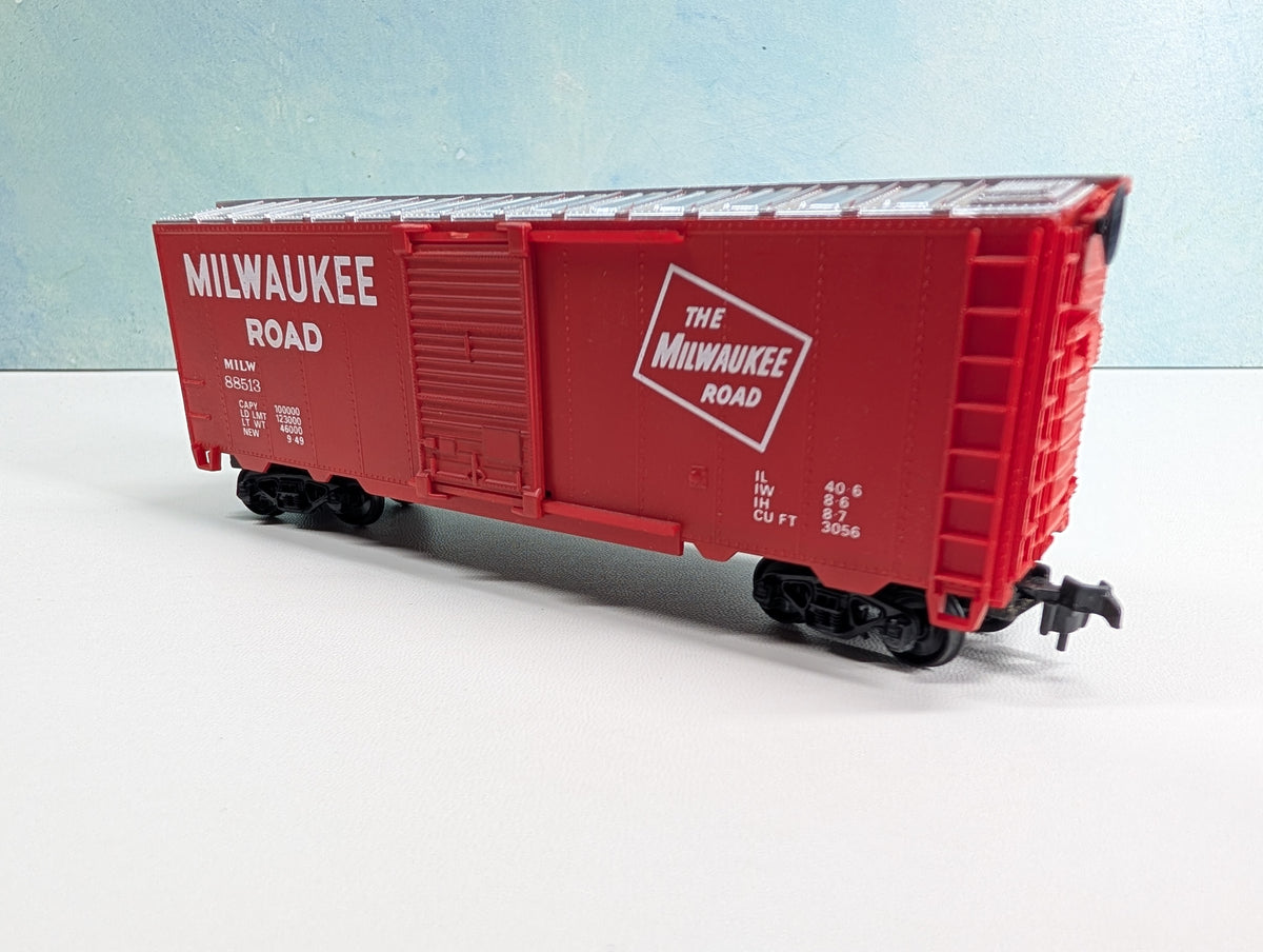 USED Lionel HO Scale 40' Box Car Milwaukee Road MILW #88513