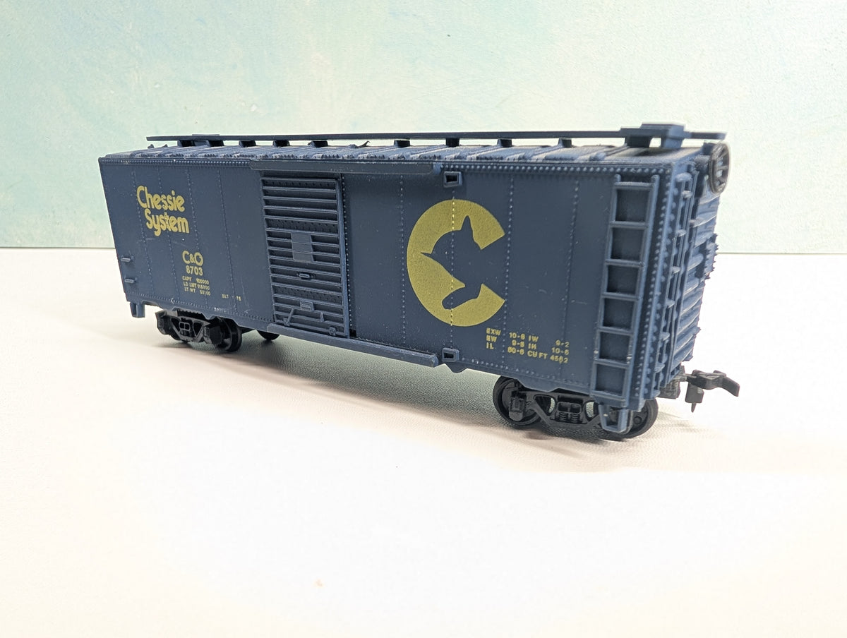 USED Lionel HO Scale 40' Box Car Chessie System C&O #8703