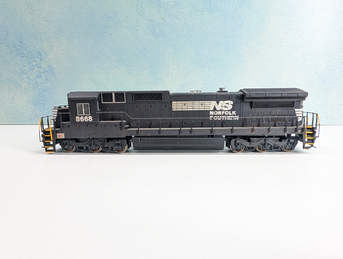 USED Bachmann 85018 HO Scale Spectrum GE Dash 8-40C Diesel Locomotive Norfolk Southern NS #8668 Parts/Repairs DC