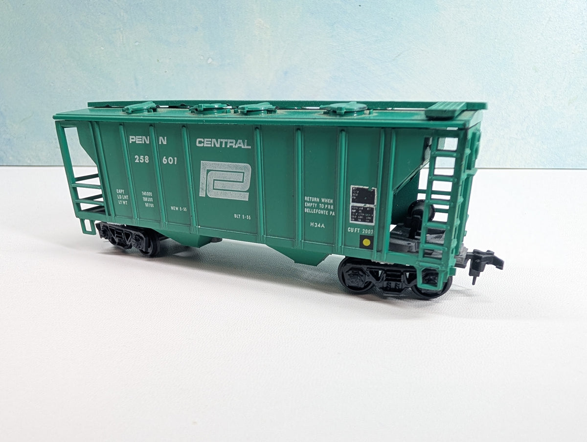 USED Roundhouse HO Scale Covered Hopper Penn Central PC #258601