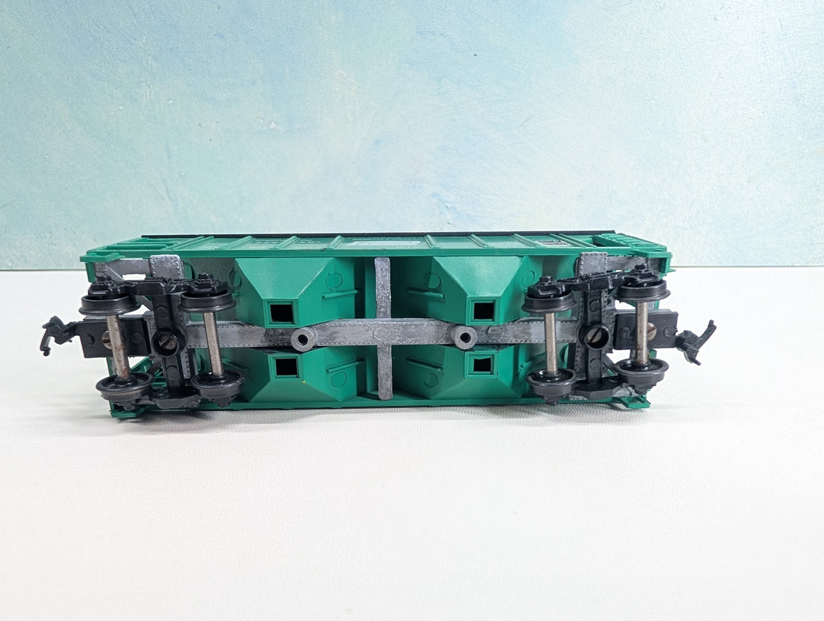 USED Roundhouse HO Scale Covered Hopper Penn Central PC #258601