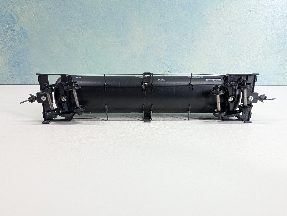 USED Roundhouse HO Scale Tank Car GATX #52606
