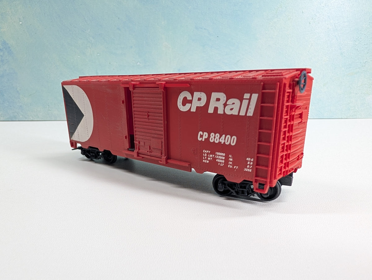 USED Lionel HO Scale 40' Box Car CP Rail CP #88400