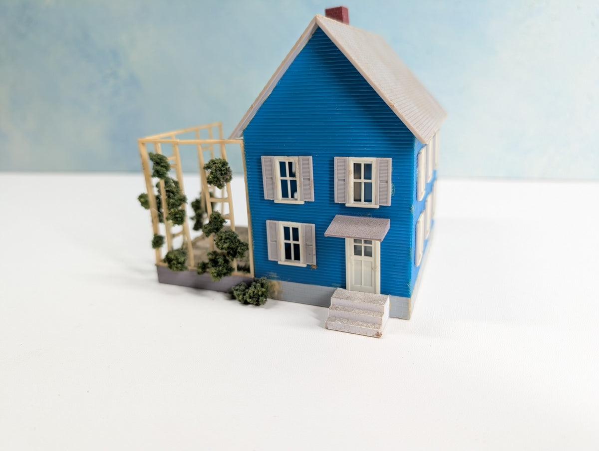 USED HO Scale Blue House