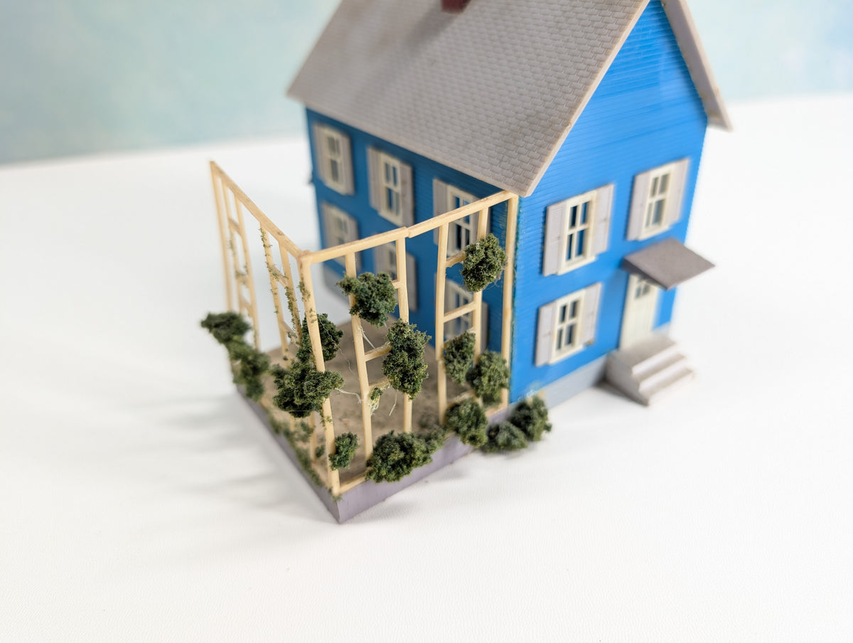 USED HO Scale Blue House