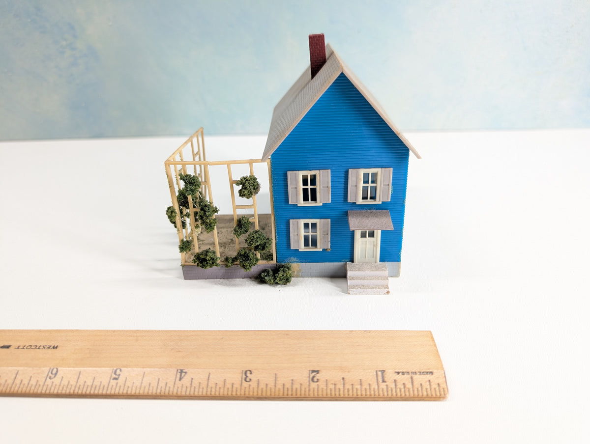 USED HO Scale Blue House