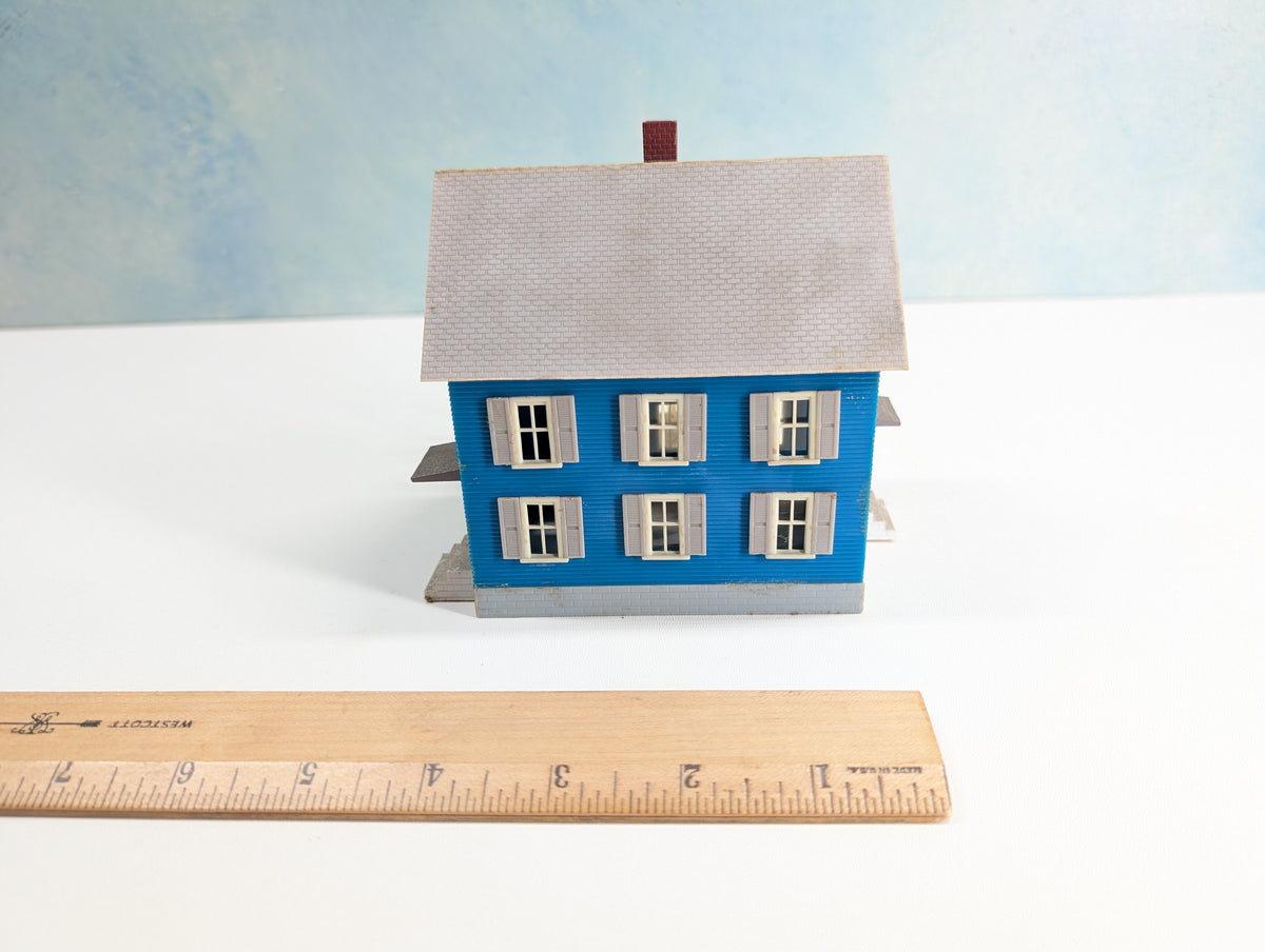 USED HO Scale Blue House