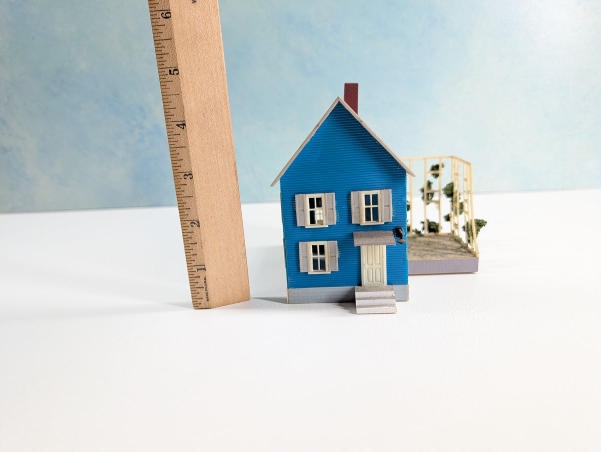 USED HO Scale Blue House