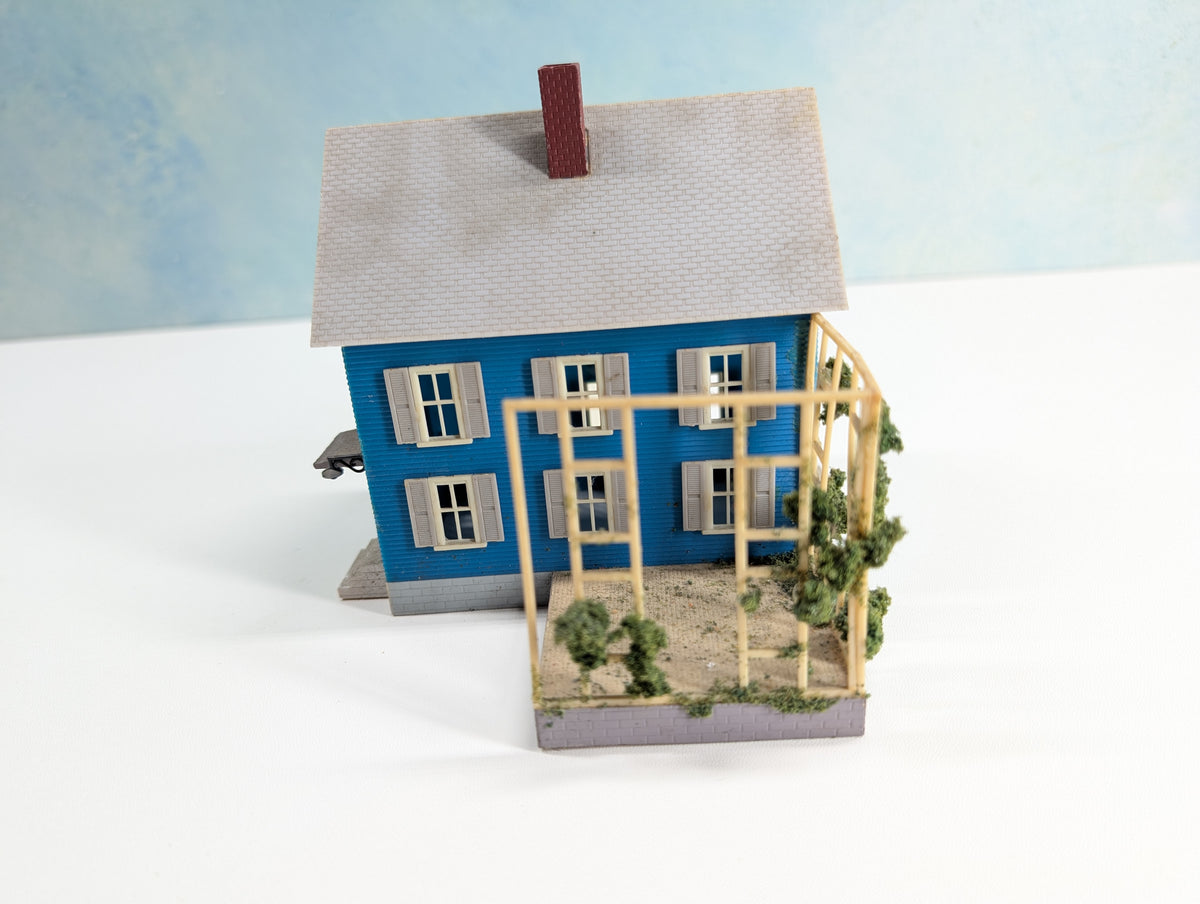 USED HO Scale Blue House