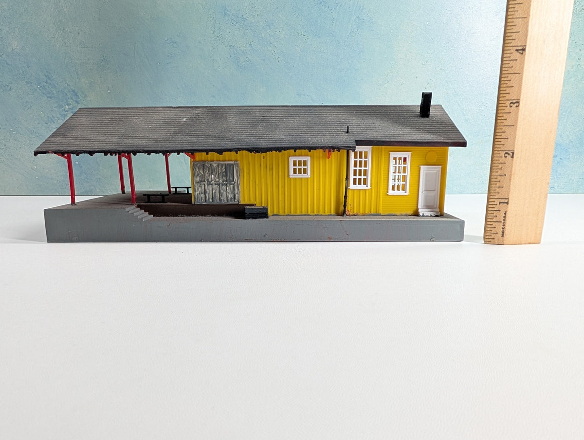 USED Bachmann HO Scale Grovemont Freight Station