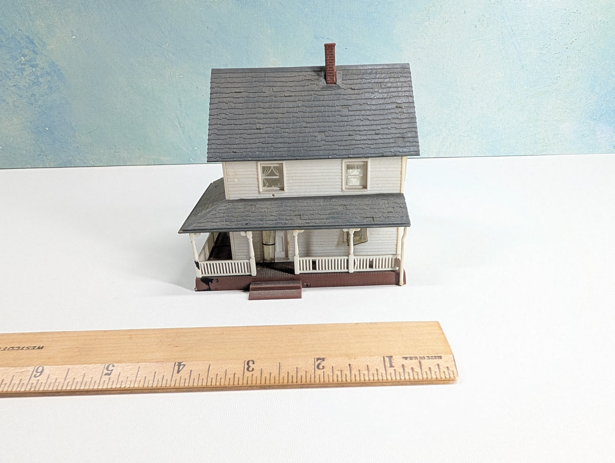 USED Revell HO Scale White Farm House